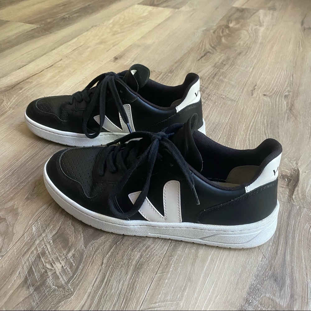 Veja V-10 Black Sneaker Size 8 / EU 39